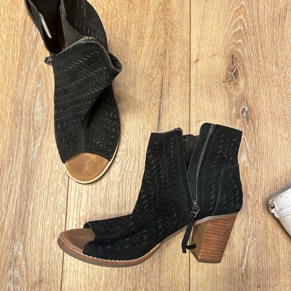 Toms booties